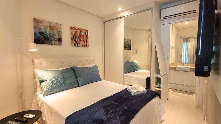 Unique 1307 • Vista lateral para o mar