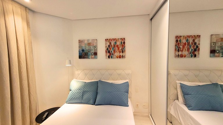 Unique 1307 • Vista lateral para o mar