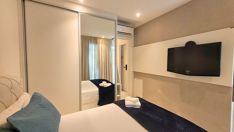 Unique 1307 • Vista lateral para o mar