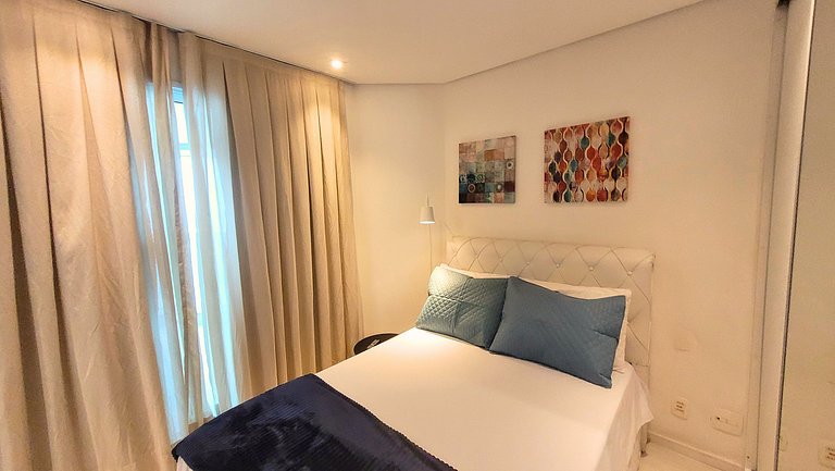 Unique 1307 • Vista lateral para o mar