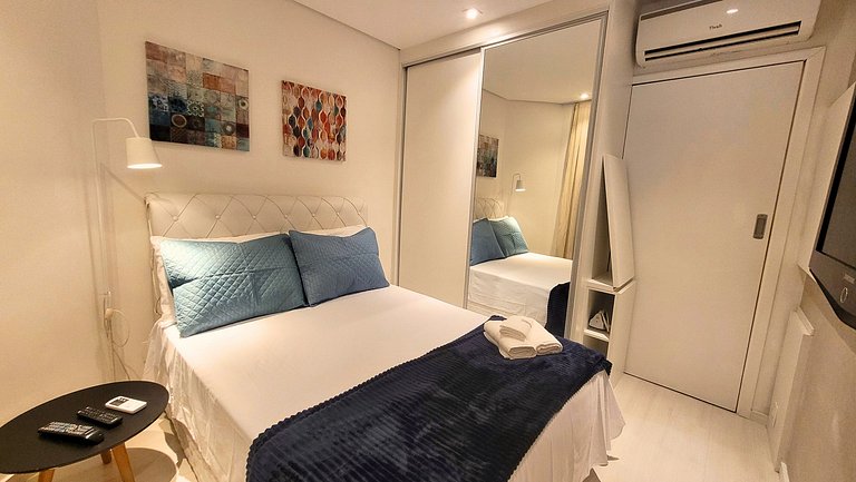 Unique 1307 • Vista lateral para o mar