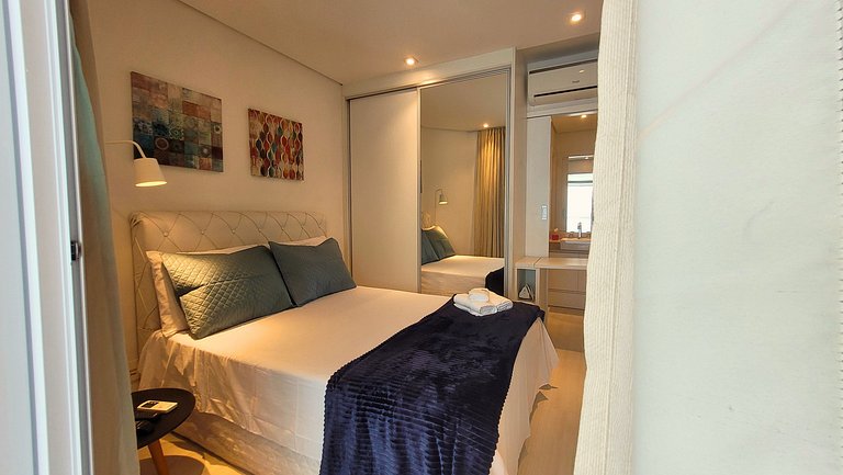 Unique 1307 • Vista lateral para o mar