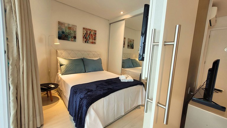 Unique 1307 • Vista lateral para o mar