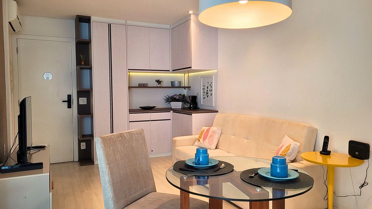 Unique 1307 • Vista lateral para o mar