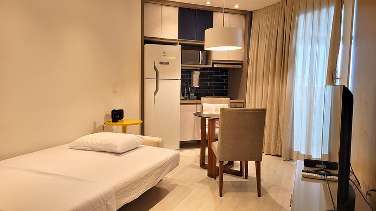 Unique 1307 • Vista lateral para o mar