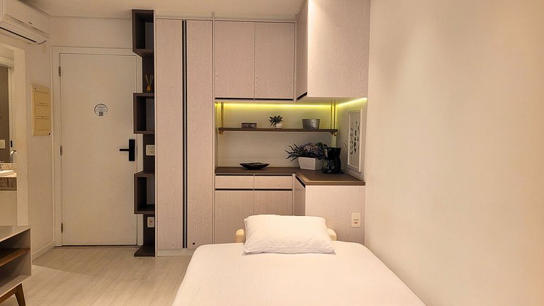 Unique 1307 • Vista lateral para o mar