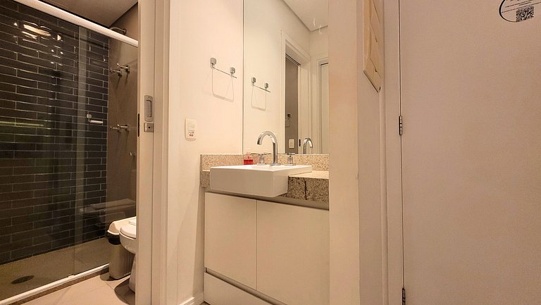 Unique 1307 • Vista lateral para o mar