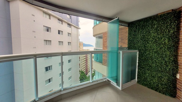 Unique 1307 • Vista lateral para o mar