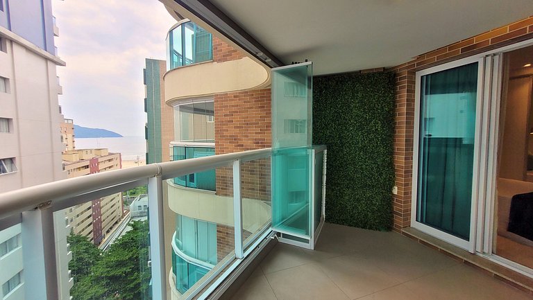 Unique 1307 • Vista lateral para o mar