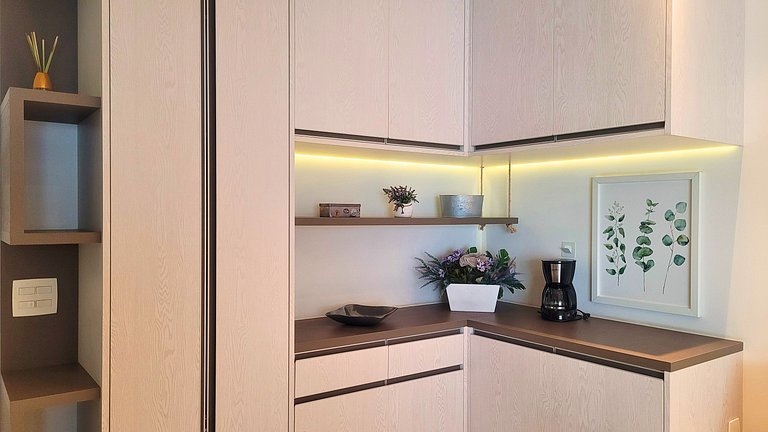 Unique 1307 • Vista lateral para o mar