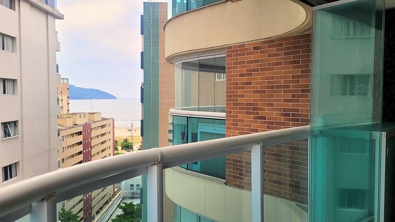 Unique 1307 • Vista lateral para o mar