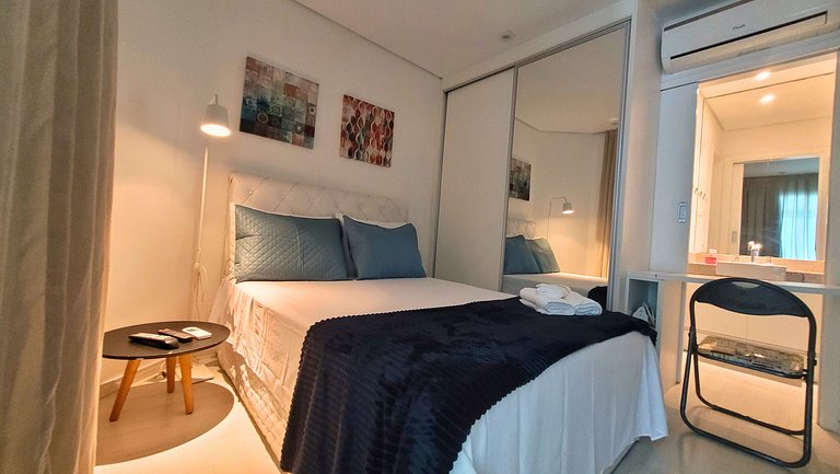 Unique 1307 • Vista lateral para o mar