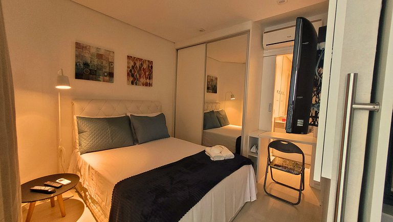 Unique 1307 • Vista lateral para o mar