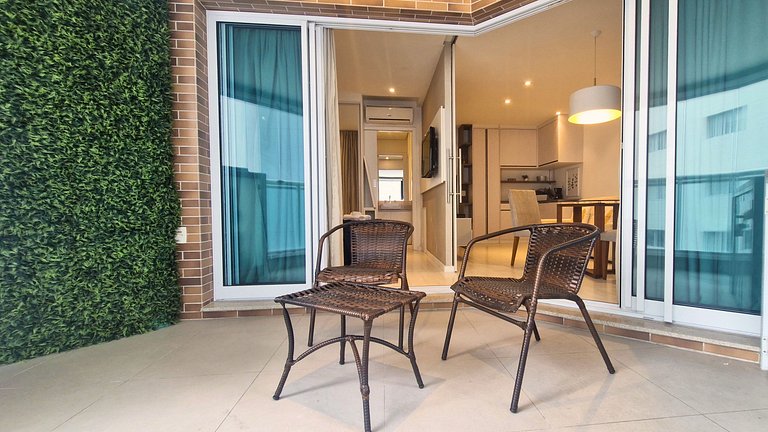 Unique 1307 • Vista lateral para o mar