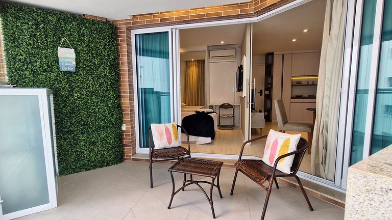 Unique 1307 • Vista lateral para o mar