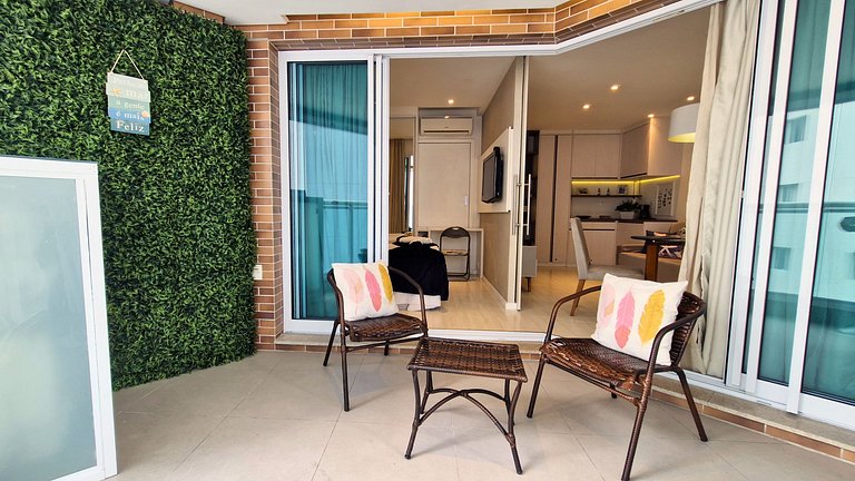 Unique 1307 • Vista lateral para o mar