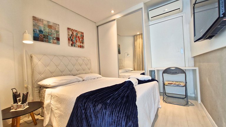 Unique 1307 • Vista lateral para o mar