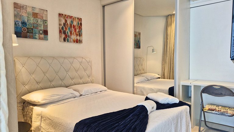 Unique 1307 • Vista lateral para o mar