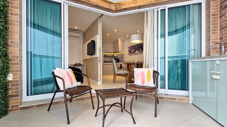 Unique 1307 • Vista lateral para o mar