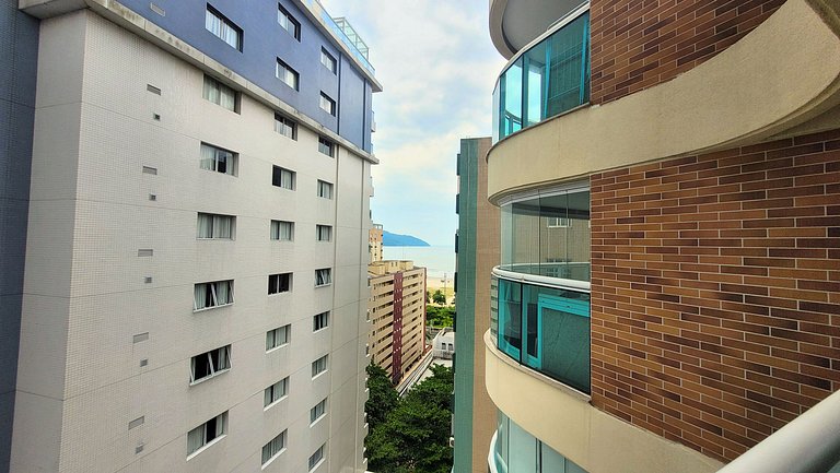 Unique 1307 • Vista lateral para o mar