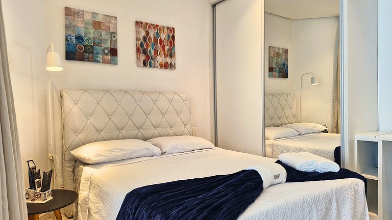 Unique 1307 • Vista lateral para o mar