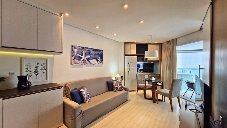 Unique 1307 • Vista lateral para o mar