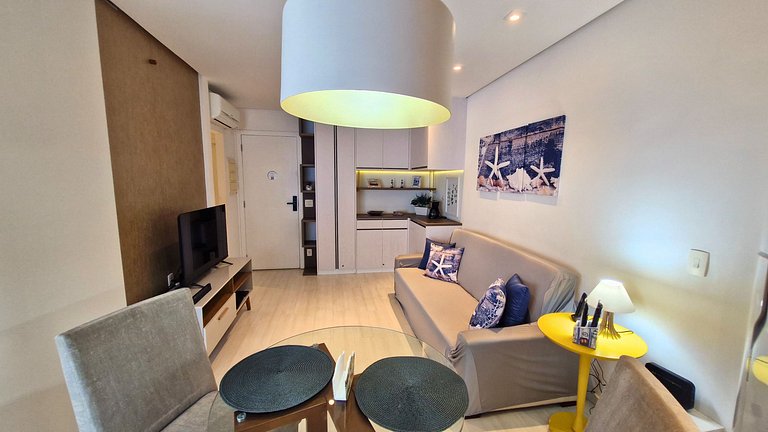 Unique 1307 • Vista lateral para o mar