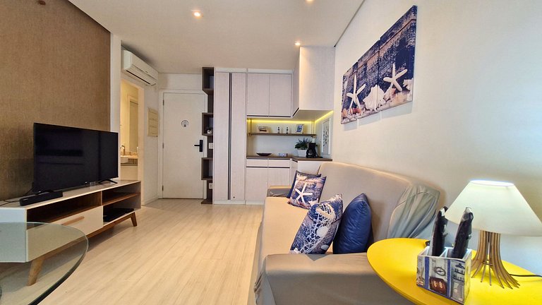 Unique 1307 • Vista lateral para o mar