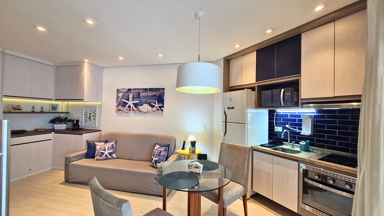 Unique 1307 • Vista lateral para o mar