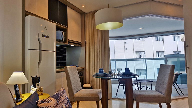 Unique 1307 • Vista lateral para o mar