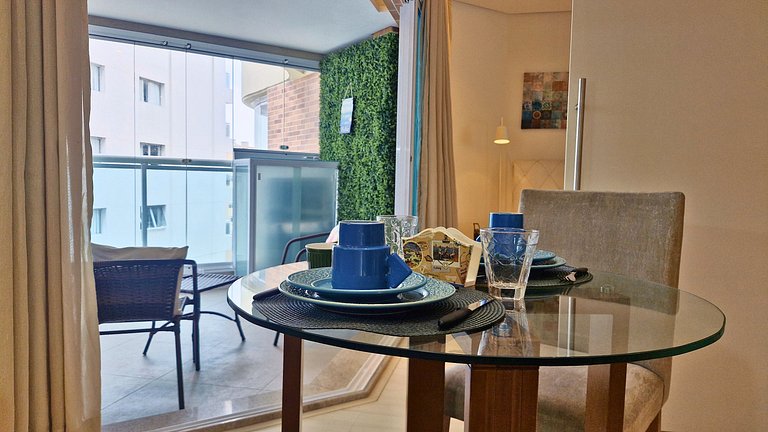 Unique 1307 • Vista lateral para o mar