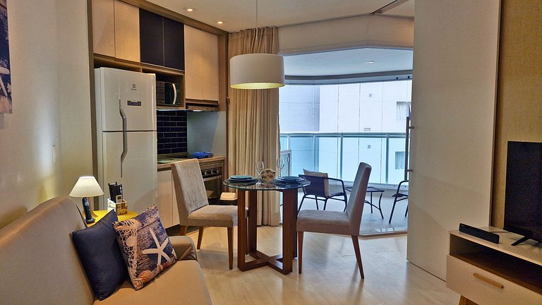 Unique 1307 • Vista lateral para o mar