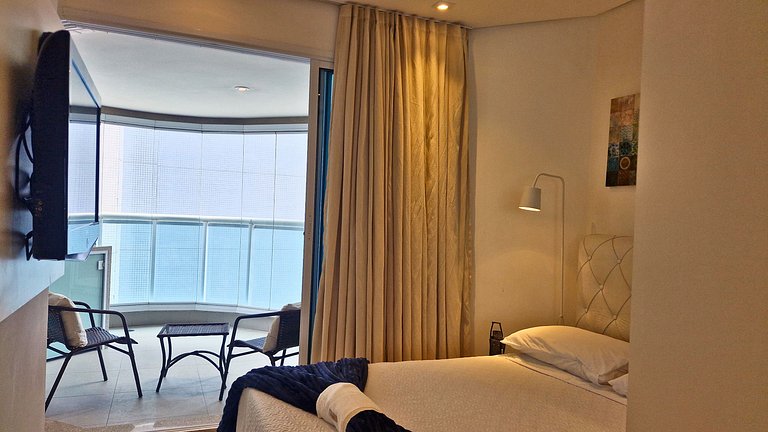 Unique 1307 • Vista lateral para o mar