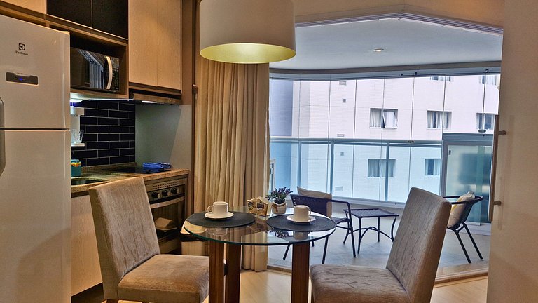 Unique 1307 • Vista lateral para o mar