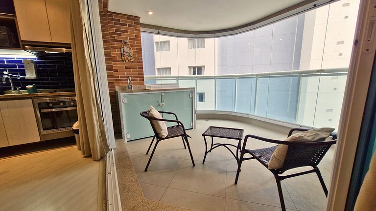 Unique 1307 • Vista lateral para o mar