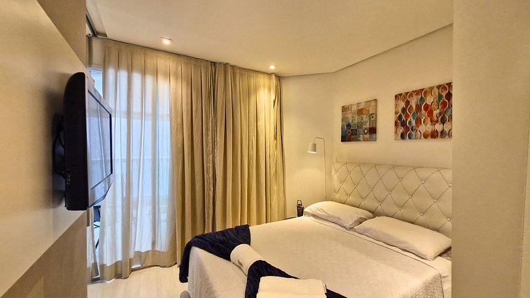 Unique 1307 • Vista lateral para o mar