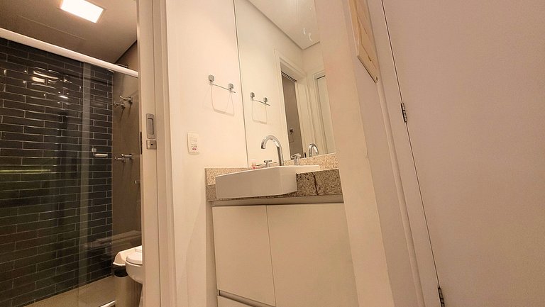 Unique 1307 • Vista lateral para o mar