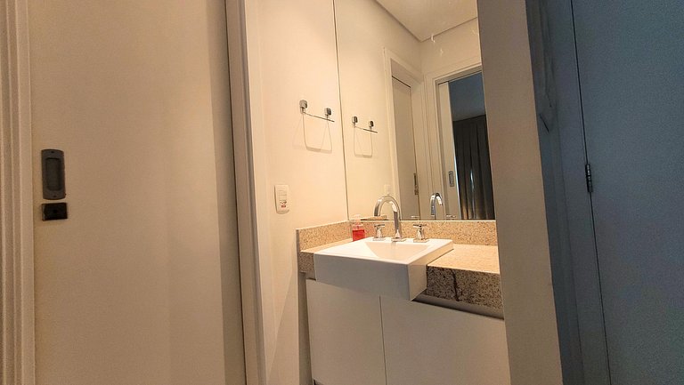 Unique 1307 • Vista lateral para o mar